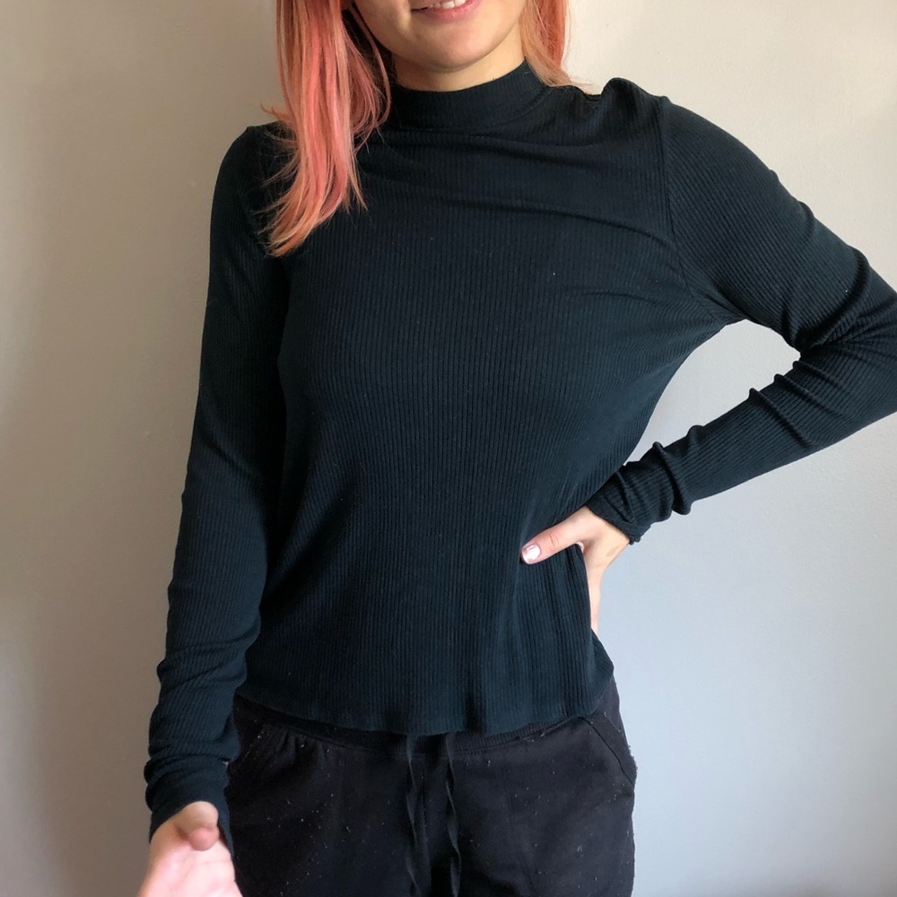 American Eagle Turtle Neck